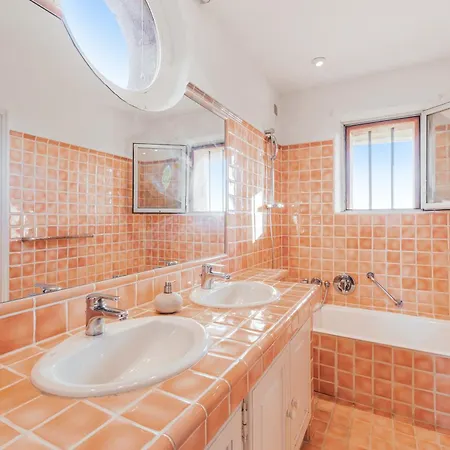 De Luxe Avec Piscine A