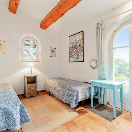 De Luxe Avec Piscine A Vila