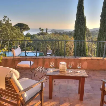 De Luxe Avec Piscine A