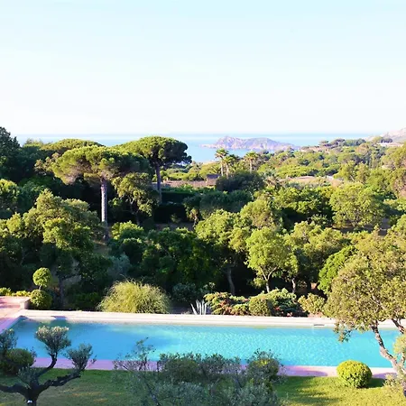 Villa De Luxe Avec Piscine A *