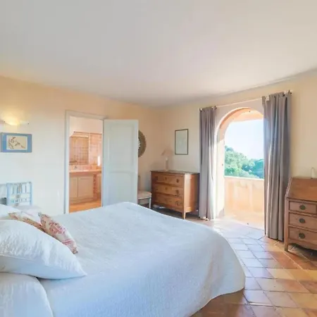 De Luxe Avec Piscine A Vila *