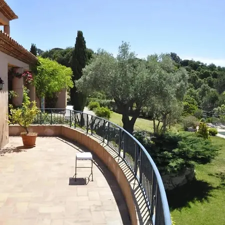 De Luxe Avec Piscine A Vila